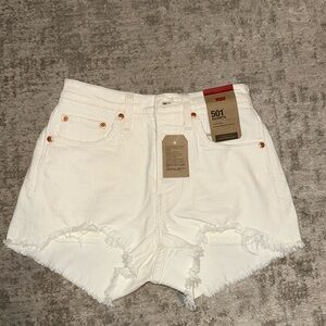 Levi High Rise white/cream shorts - 24